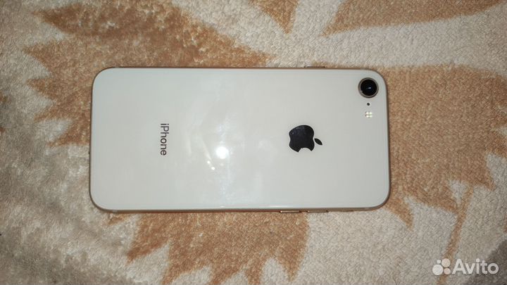 Телефон iPhone 8 64 gb