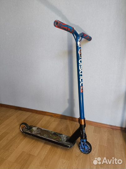 Трюковой самокат кастом в парк