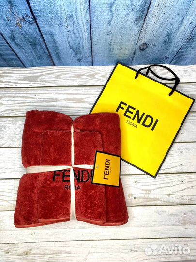 Набор из двух полотенец Fendi в фирменной упаковке