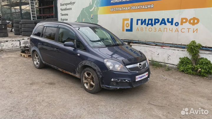 Накладка на торпедо левая Opel Zafira B 7208628