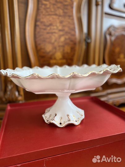 Ваза для фруктов на ножке