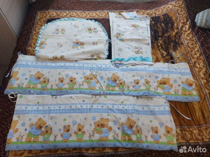 Бортики в кроватку с балдахином