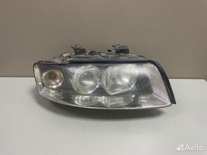 Фара правая ксенон Audi A4 8E B6 Ауди А4 8Е Б6
