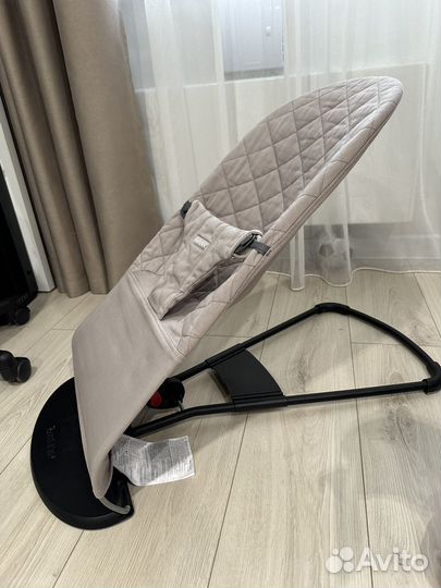 Шезлонг babybjorn новый
