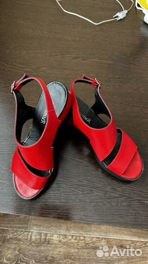 Босоножки женские