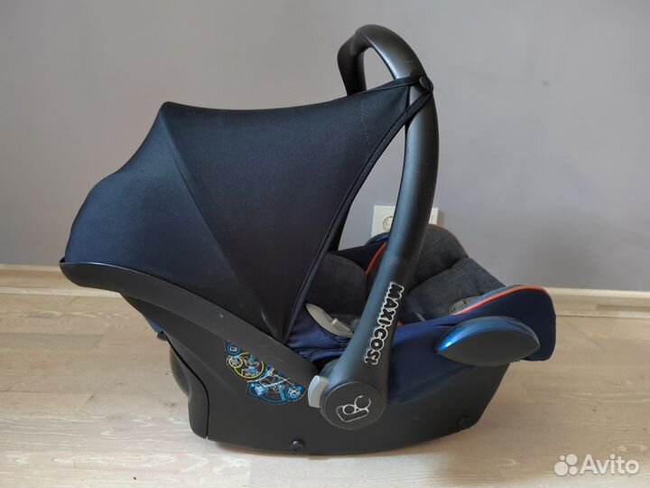 Автолюлька Maxi cosi cabriofix 0+ и адаптеры