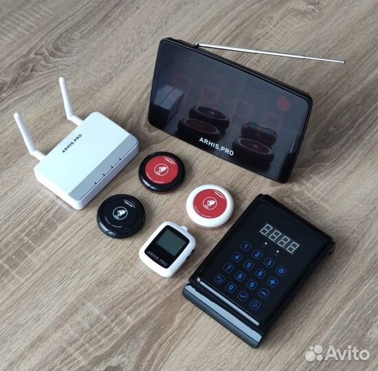 Система вызова: кнопка вызова официанта и табло