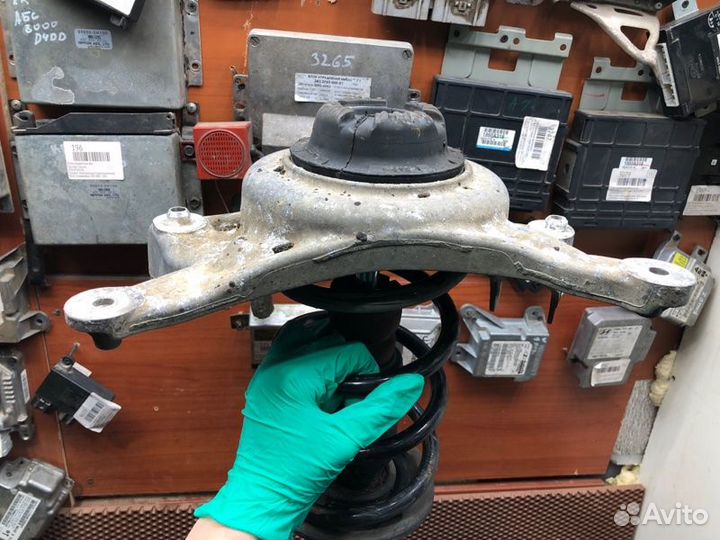 Стойка в сборе передняя левая Audi A4