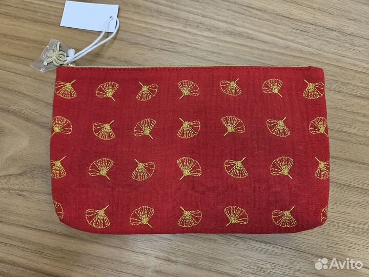 Косметичка Sisley с пробником в подарок