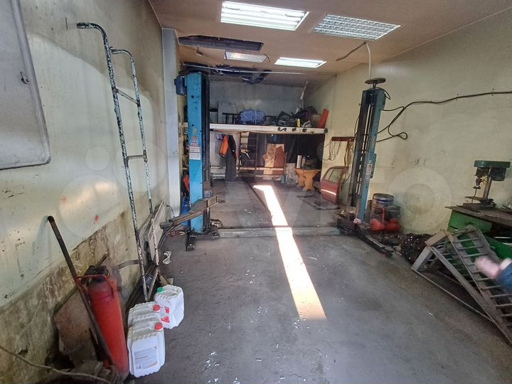 Гараж, > 30 м²