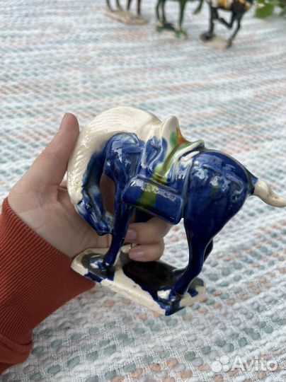 Коллекционные старинные фигурки коней керамика