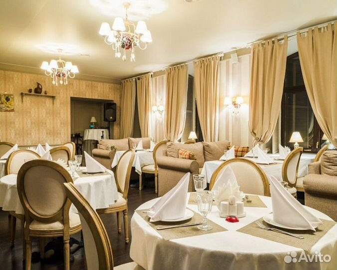 Официант в грузинский ресторан «Тэфси»