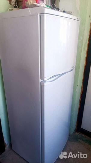 Холодильник 2х камерный 