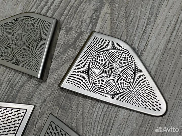 Накладки на динамики дверей Tesla Model 3