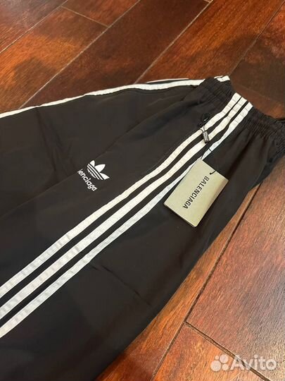 Balenciaga x Adidas широкие штаны на руках