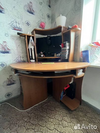 Компьютерный стол