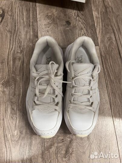Кроссовки женские asics