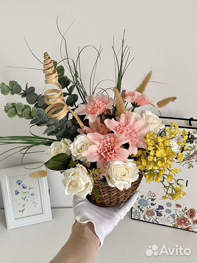 Искуственные цветы букет композиция в корзине