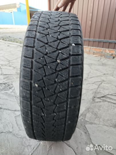 Bridgestone Blizzak DM-V2 215/70 R16