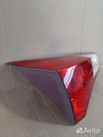 Фонарь в крышку багажника правый Toyota RAV4