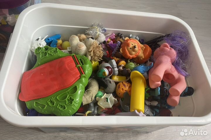 Контейнер с игрушками