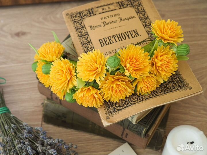 Венок на голову из одуванчиков ручной работы