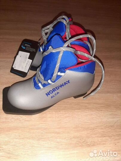 Лыжные ботинки детские новые