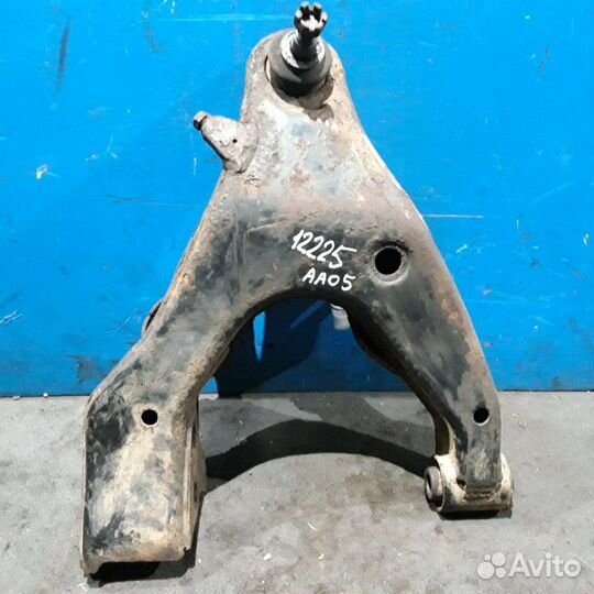 Рычаг подвески передний правый Toyota Land Cruiser