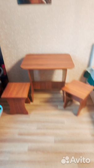 Стол и табуретки бу