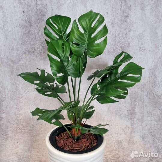 Кашпо с подсветкой и искусственной монстерой