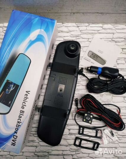 Видеорегистратор с камерой заднего вида