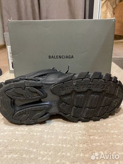 Balenciaga track 1