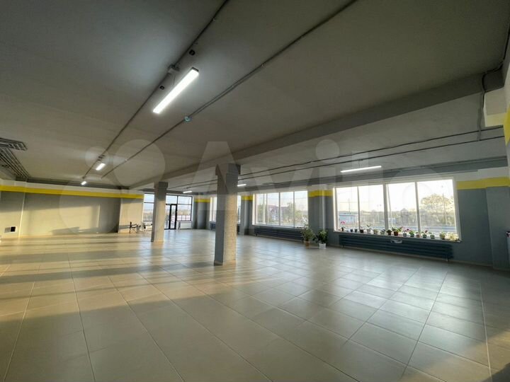 Заметный магазин на трассе М5, 377 м²