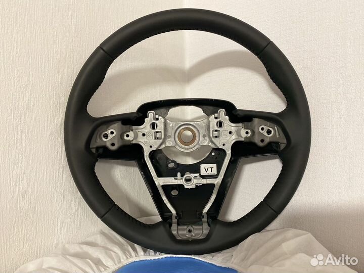 Оригинальный руль Toyota Camry V70 / V75 кожа