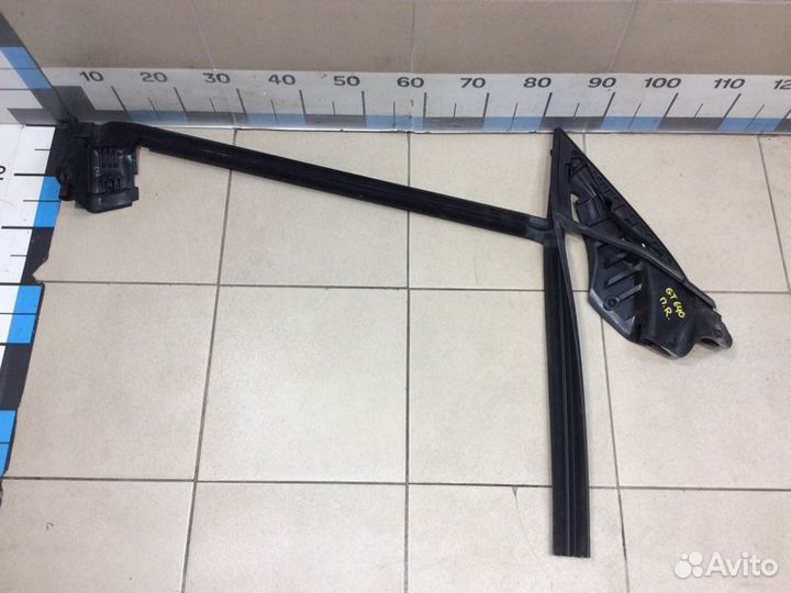 Уплотнитель стекла двери передний правый Bmw
