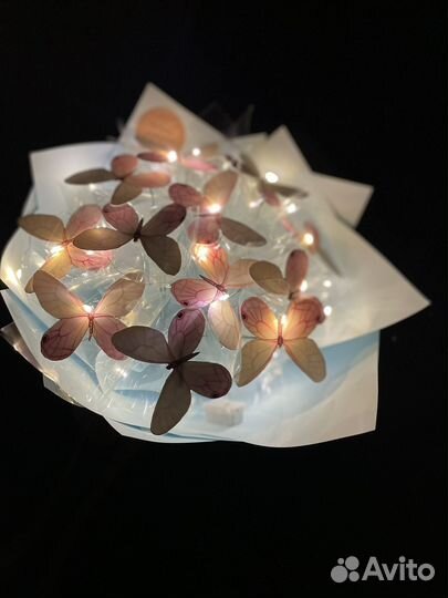 Букет из светящихся бабочек