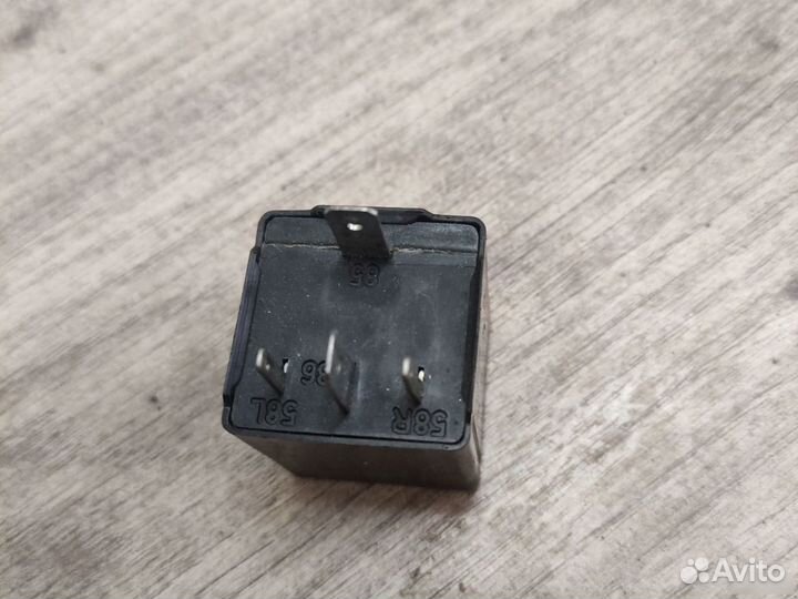 Реле сигнализации VW Passat B4