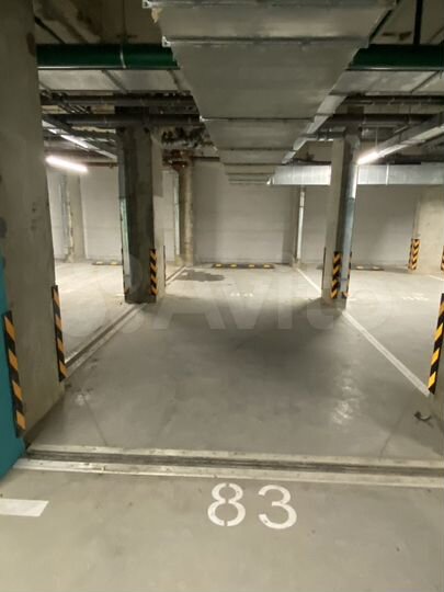 Машиноместо, > 30 м²