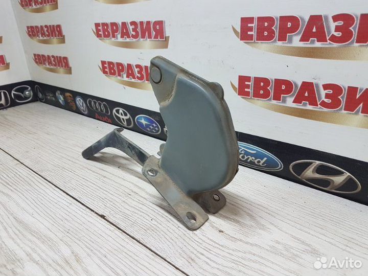 Петля капота правая Toyota Land Cruiser J80 1FZ-FE