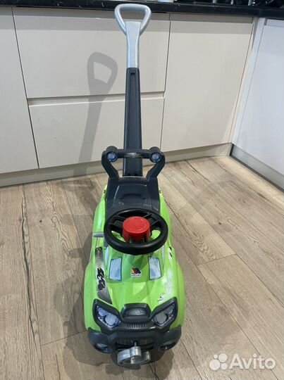 Детская машина каталка с ручкой