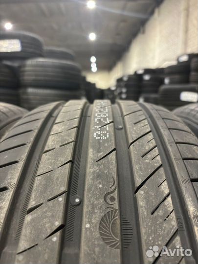 Westlake ZuperAce Z-007 235/40 R19 100W