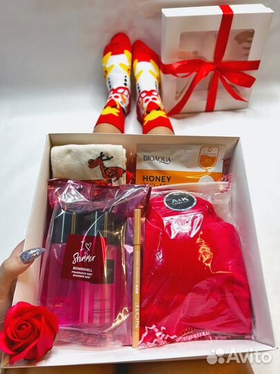Подарочный набор косметики с комплектом