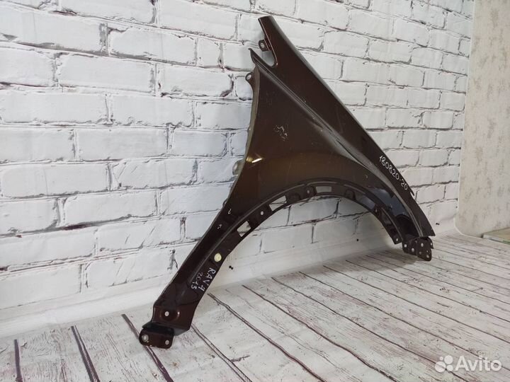Крыло переднее правое от tayota rav4 xa40