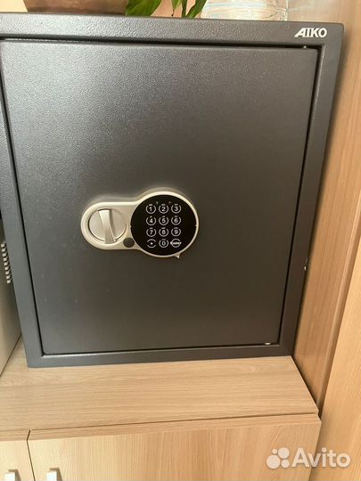 Сейф мебельный большой с кодовым замком