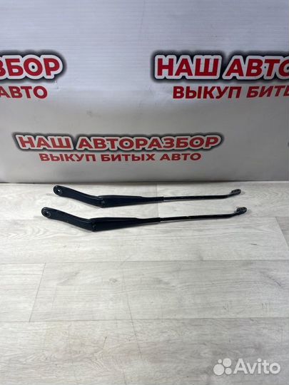 Дворник лобового стекла передний Renault Sandero