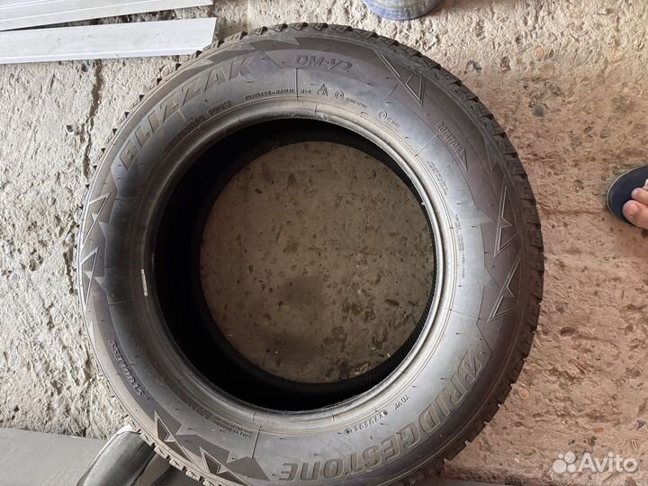 Bridgestone Blizzak DM-V2 235/65 R18 106S