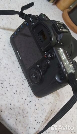 Зеркальный фотоаппарат Canon 5d mark iv body