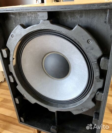 Сабвуфер Eighteen sound лабиринт четвертьволновой