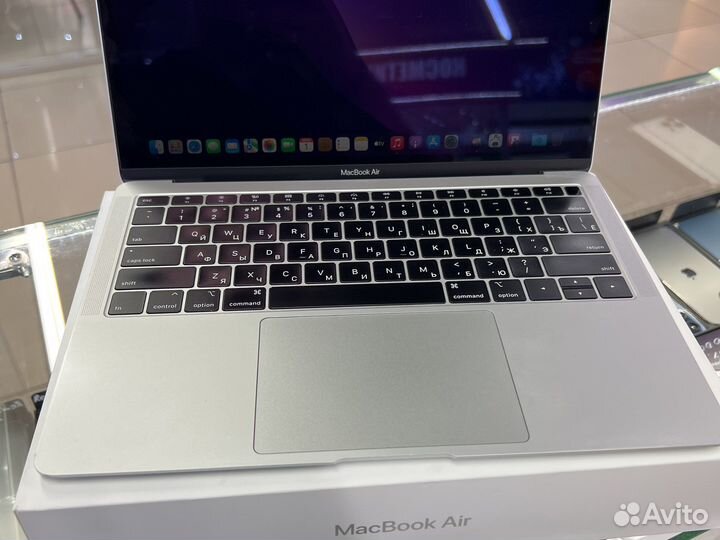 MacBook Air 13 2019г. 8/128gb