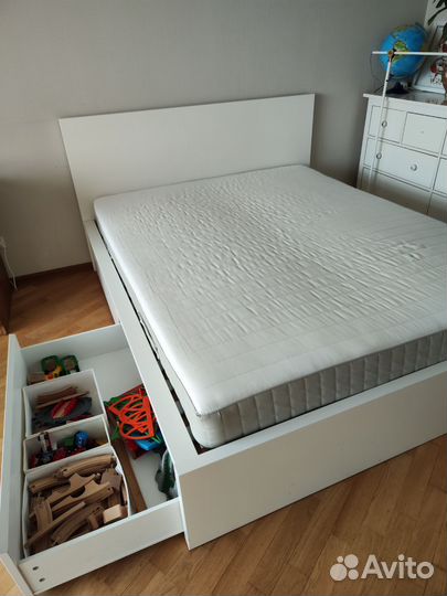Кровать IKEA malm 4 ящика и матрас
